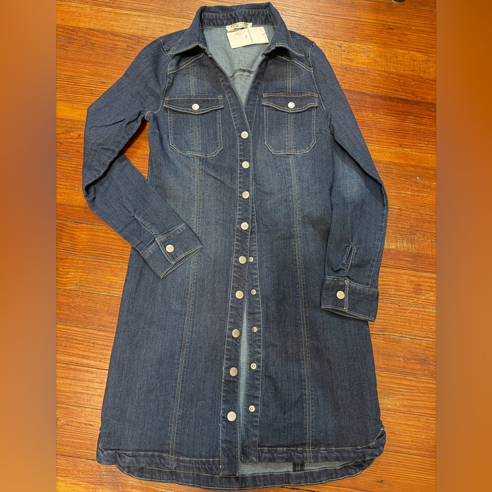 New with tags Denim Alexia Amador Button-Up Long Sleeve Dress size M